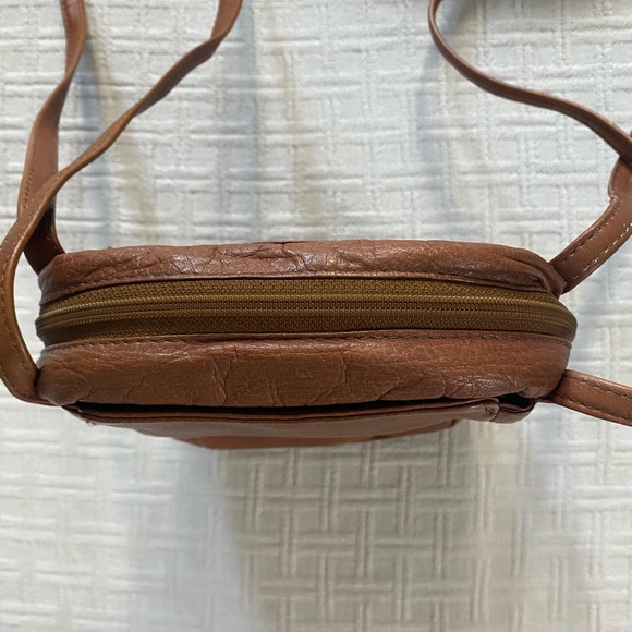 Hobo vintage brown leather purse. - Picture 6 of 12